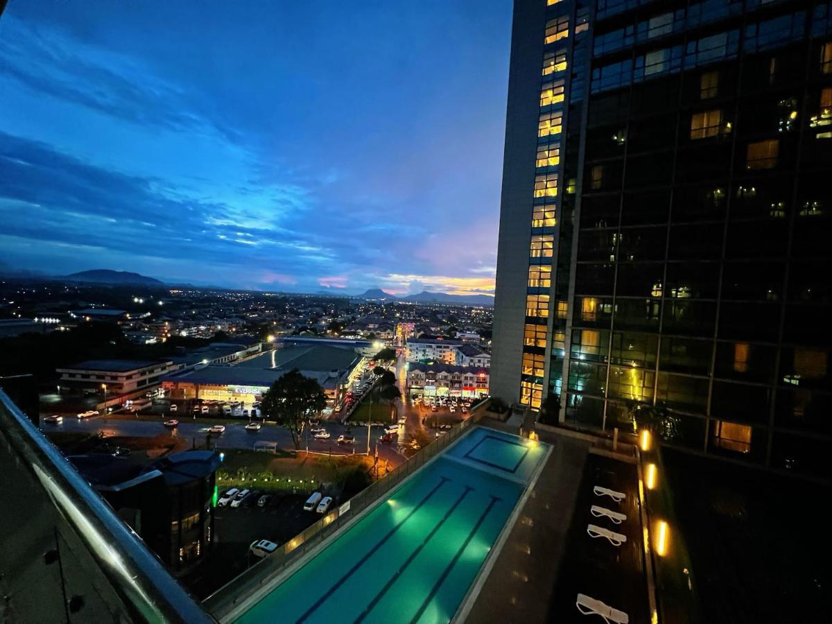Imperial Grand Suite Apartment Κουτσίνγκ Εξωτερικό φωτογραφία