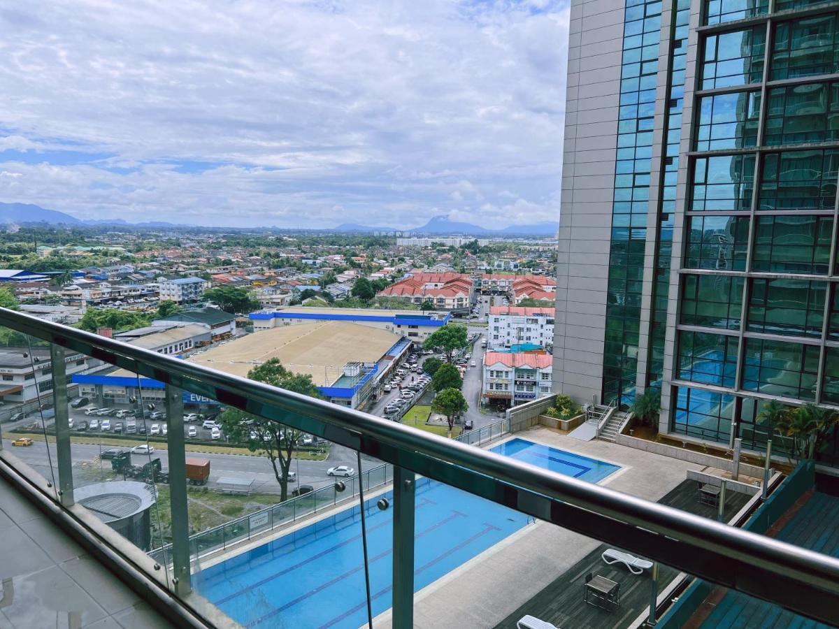 Imperial Grand Suite Apartment Κουτσίνγκ Εξωτερικό φωτογραφία
