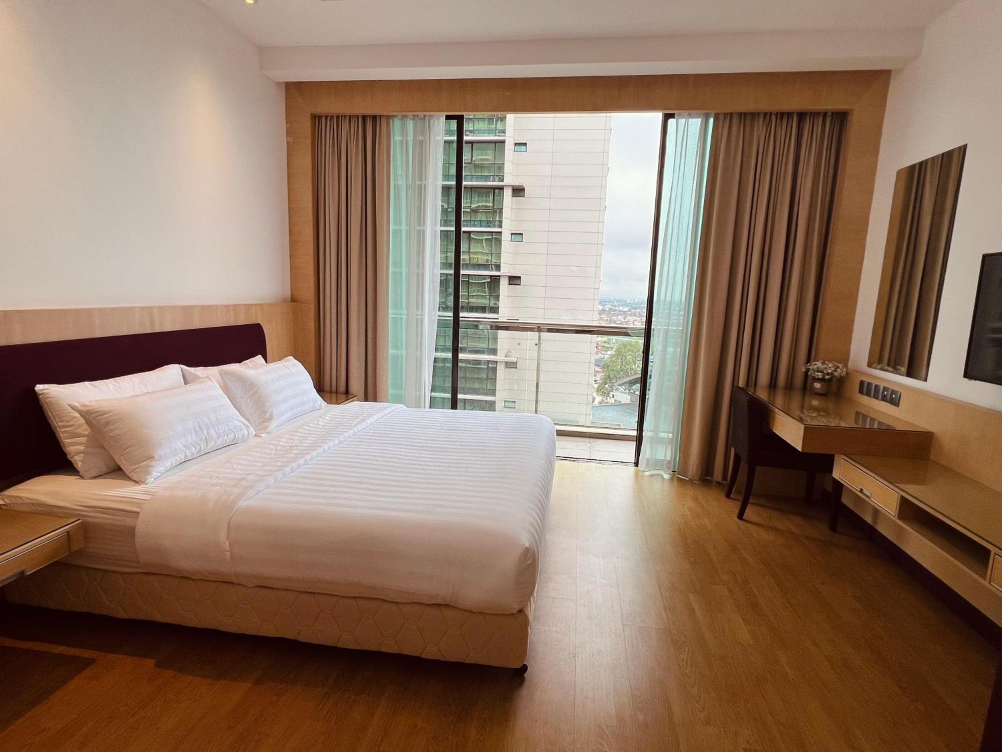 Imperial Grand Suite Apartment Κουτσίνγκ Εξωτερικό φωτογραφία